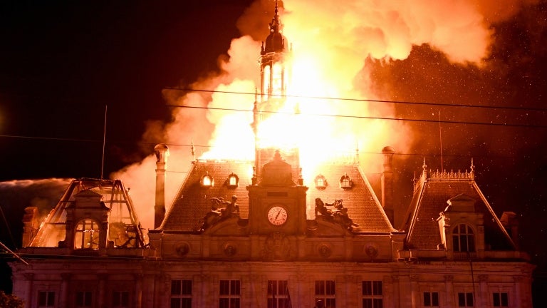 Incendie de la mairie de Limoges: une information judiciaire ouverte pour "tentative d'homicide", le placement en détention provisoire requis pour les deux suspects