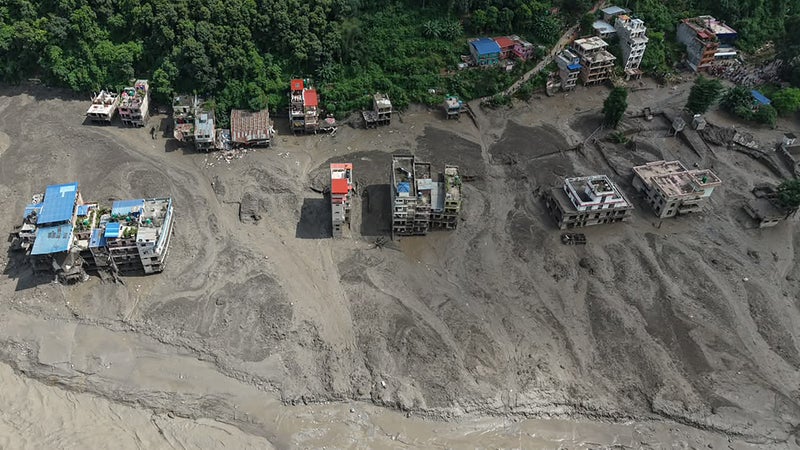 Les images des inondations massives au Népal qui ont fait au moins 19 morts et des centaines de disparus après des coulées de boue