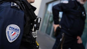 Un équipage de police. (illustration)