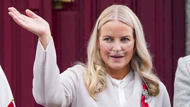 Souffrant de complications liées à sa greffe des poumons, la reine Mette-Marit absente de la prestation de serment de Haakon VIII