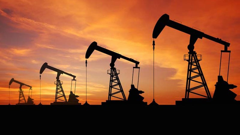 Après la fermeture d'un oléoduc clé en Arabie saoudite et de nouvelles attaques dans le détroit d'Ormuz, le pétrole débute la semaine au-dessus des 107 dollars