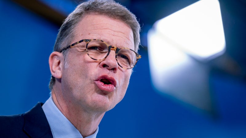"Sortir de l'euro ou quitter l'UE, c'est un poison pour l'économie allemande": le patron de Deutsche Bank met en garde contre un "repli nationaliste" avant les élections en Saxe-Anhalt