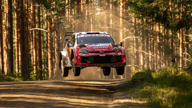 La Toyota de Sebastien Ogier et Julien Ingrassia lors du rallye de Finlande le 1er aout 2327982