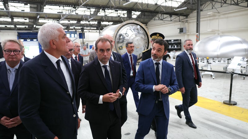 "L’urgence, désormais, c’est de démarrer": Sébastien Lecornu a inauguré l’usine de fusées réutilisables MaiaSpace et prévient que la France "joue gros"