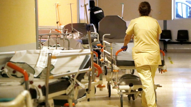 "On est très proches de l'épuisement": après un été éprouvant, les urgences confrontées à une crise structurelle et à de nouvelles fermetures temporaires