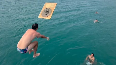 Un bouclier perdu à jamais au fond de la mer? Le gros troll d'un club de Fédérale 2 qui affole les réseaux sociaux