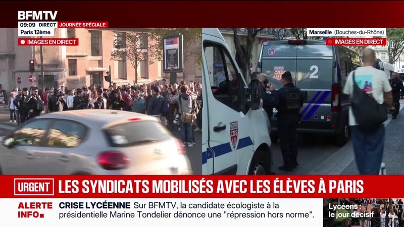 Colère lycéenne: une chaîne humaine constituée sur le cours de Vincennes