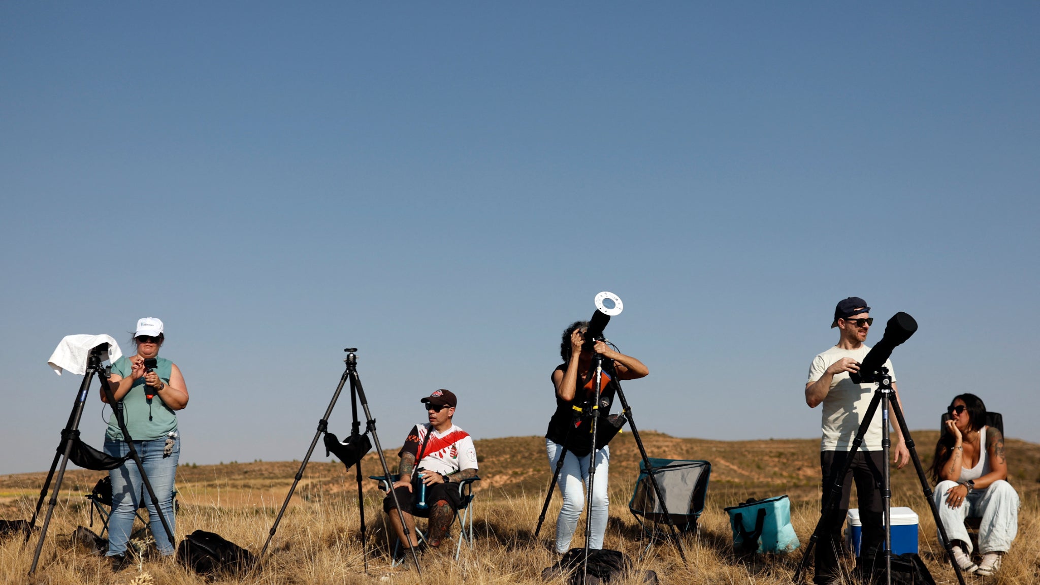 Des passionnés d'astronomie en Espagne pour l'éclipse, ce mercredi 12 août 2026. Des passionnés d'astronomie en Espagne pour l'éclipse, ce mercredi 12 août 2026.