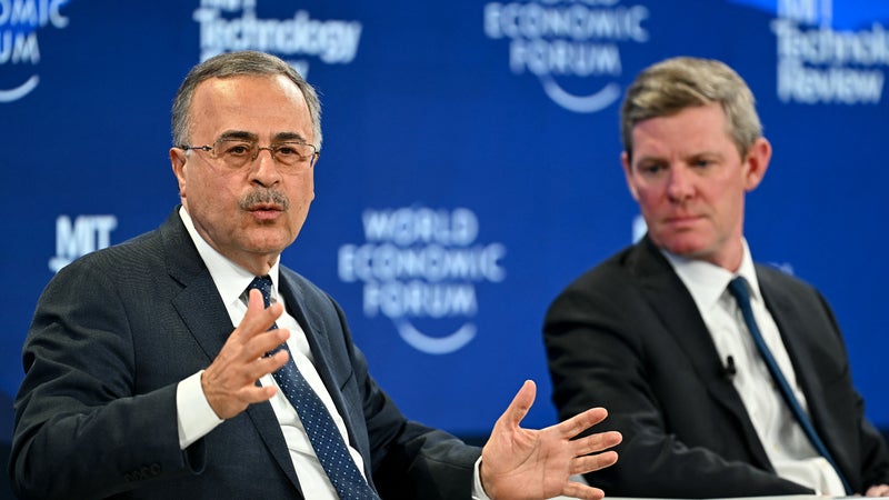 "Reconstituer les stocks pourrait prendre jusqu’à deux ans": le patron du géant pétrolier saoudien Aramco s'alarme des réserves mondiales "dangereusement faibles"