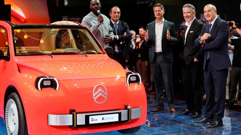 Elle baisse la température si vous portez un pull, elle mesure le stress du conducteur... Au Mondial de l'auto, la voiture du futur se réinvente grâce à l'intelligence artificielle