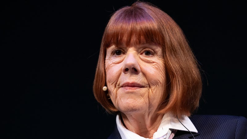 "J'ai toujours cru en ma bonne étoile": en tournée à travers le monde pour son livre, Gisèle Pelicot se confie sur sa nouvelle vie et sa "responsabilité" envers les victimes de viols