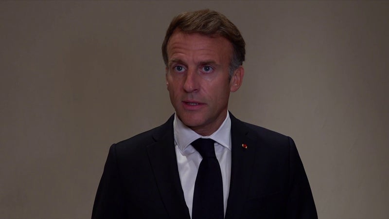"Des commentaires inacceptables et stupides de dirigeants étrangers": Emmanuel Macron s'attaque à "ceux qui font campagne sur le dos de la France" après le 17 octobre