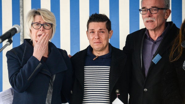 Jonathann Daval, entouré des parents d'Alexia