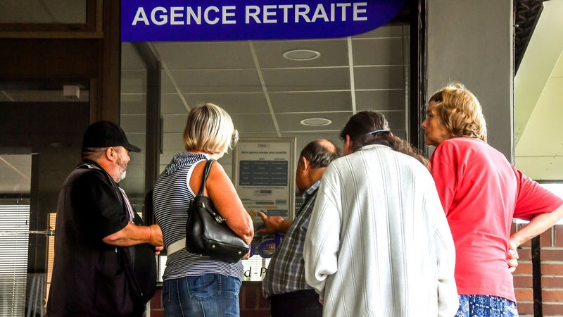 Le contre-pied du jour - "1980€ de pension par mois ça me suffit, je vais au cinéma et au restaurant", témoigne une retraitée