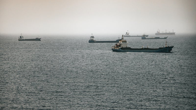 Louer un pétrolier coûtait 20.000 dollars par jour en 2025, c'est maintenant 1,2 million: le coût du transport du pétrole est au plus haut historique, les experts craignent un "effondrement du marché"