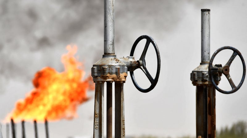 Les États-Unis ont mené les premières frappes sur l'Iran depuis plus d'un mois, le pétrole grimpe alors que l'armée iranienne riposte