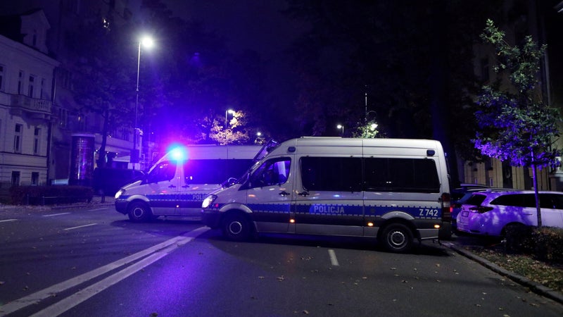 Pologne: la police bloque l'accès au Tribunal constitutionnel, au coeur d'une crise politique