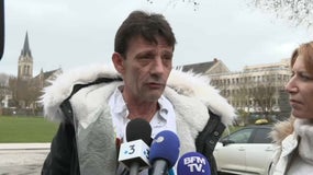 Guy Trompat, le père de Kevin, le dimanche 12 mars 2023 lors de la marche blanche à Niort pour honorer la mémoire de son fils et de Leslie.