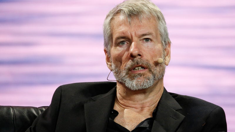 "Nous sommes de retour": Michael Saylor annonce l'achat de plus de 4.600 bitcoins par sa société Strategy, après en avoir vendu près de 7.000 cet été