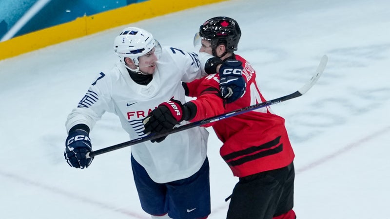 Isère: le hockeyeur Pierre Crinon renvoyé devant un tribunal correctionnel après une bagarre lors d’un match