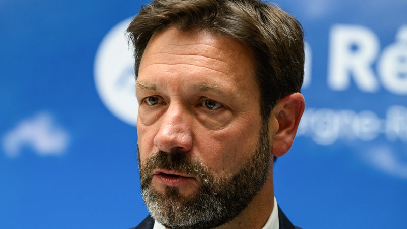 "Tout le monde n'a pas la même approche": le président d'Auvergne-Rhône-Alpes maintient son estimation de 25 à 30 millions d'euros de dégâts en marge de la colère lycéenne