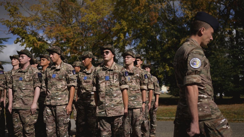 800 euros de solde, avantages, nombre de recrues... En quoi consiste exactement le service national militaire pour les volontaires