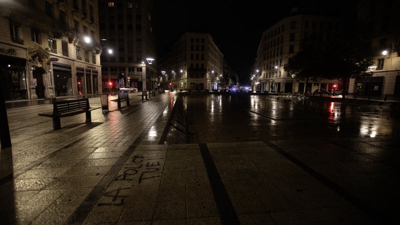 "Une forme de punition collective": la gauche critique face à l'instauration de couvre-feux dans plusieurs villes