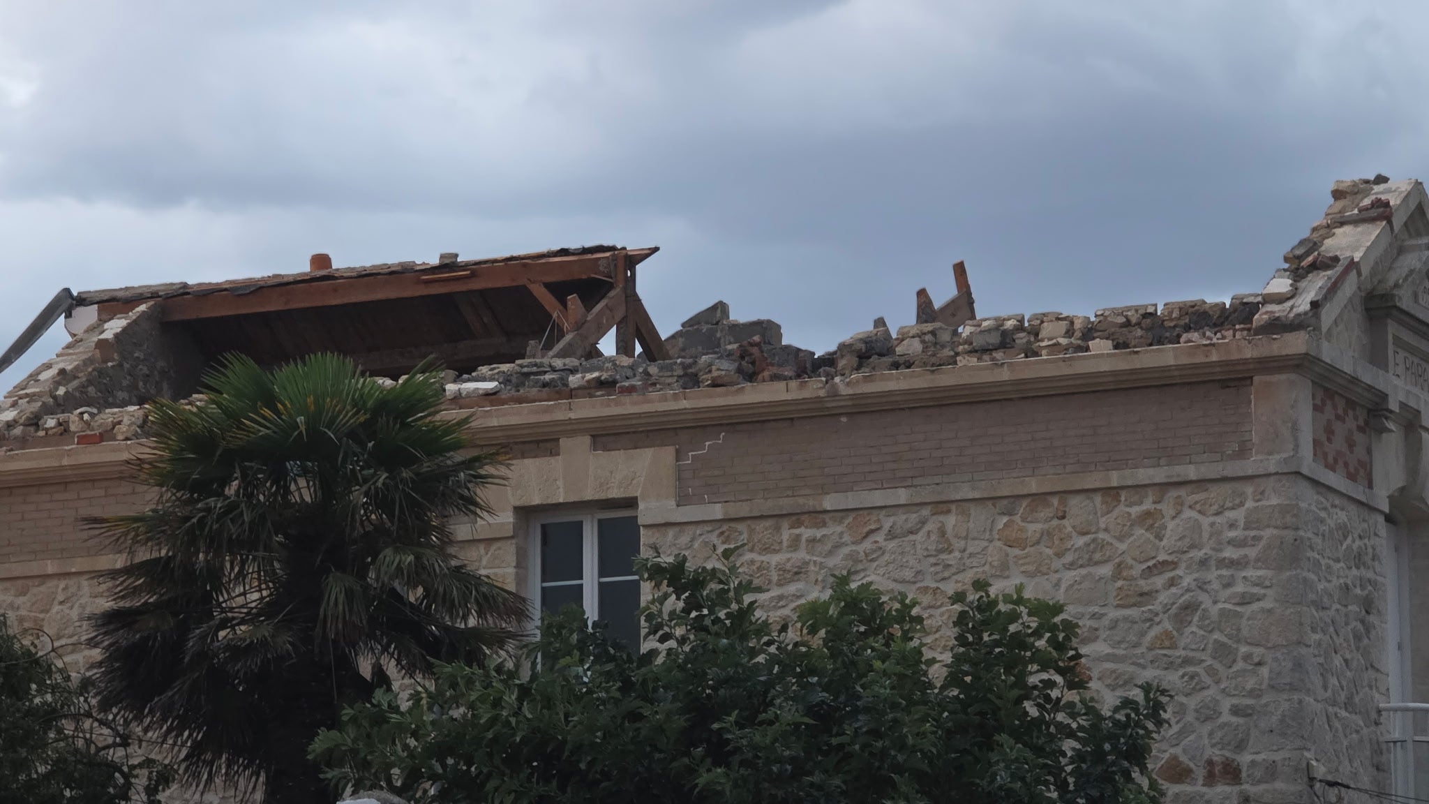 Une maison située à Fouras (Charente-Maritime), endommagée par un orage le 26 août 2026. Une maison située à Fouras (Charente-Maritime), endommagée par un orage le 26 août 2026.
