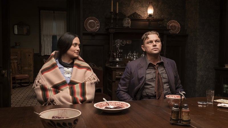 Leonardo DiCaprio et Lily Gladstone dans une scène du film "Killers of the Flower Moon" de Martin Scorsese