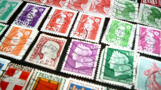 "Le plus grand salon multicollections de France": les collectionneurs de timbres et pièces de monnaie se réunissent à Poitiers