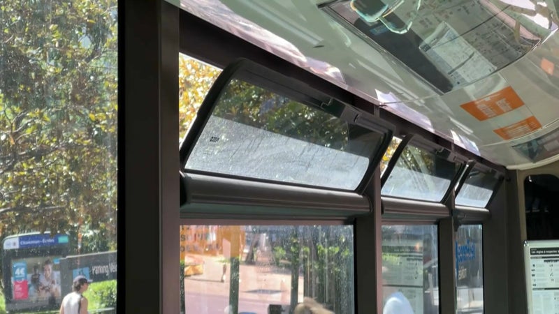 "C'est intenable, il fait 40°": dans les bus sans clim, la chaleur fait peser des craintes sur la sécurité