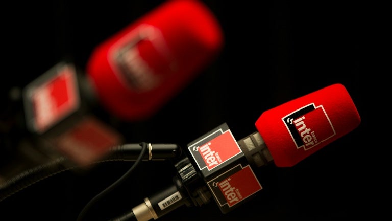 Un "organe de l'extrême droite multi-condamné": la rédaction de France Inter dénonce l'arrivée du directeur adjoint de Valeurs actuelles comme éditorialiste