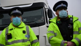 Un cordon de police à l'entrée du port de Douvres, dans le sud-est de l'Angleterre, le 23 décembre 2020 (Illustration)