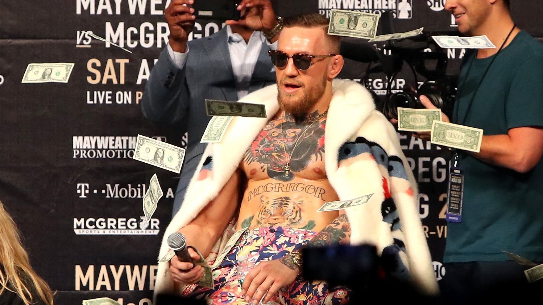 https://io-fsly-bfmtv.cdn.nextradiotv.com/ERHOzu0c53a0AUXIht7VKyp2RJ4=/5x87:1765x1077/images/Conor-McGregor-1015436.jpg