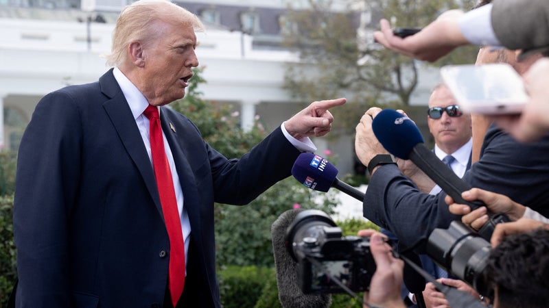 Donald Trump raconte avoir été évacué par des pompiers après le 11-Septembre, un récit aux allures de mensonge remis en cause par les médias américains