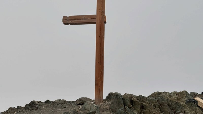 L'Etat porte plainte après la dégradation de la croix du pic du Vieux-Chaillol dans les Hautes-Alpes