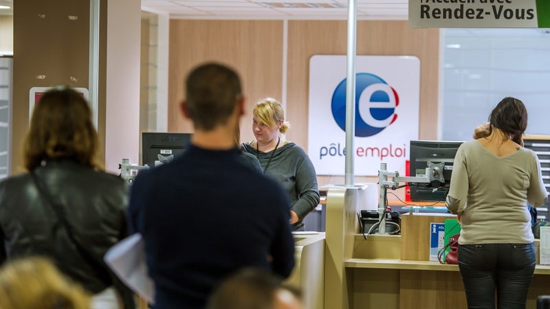 Le chômage des jeunes en forte hausse partout dans le monde à cause de l'intelligence artificielle