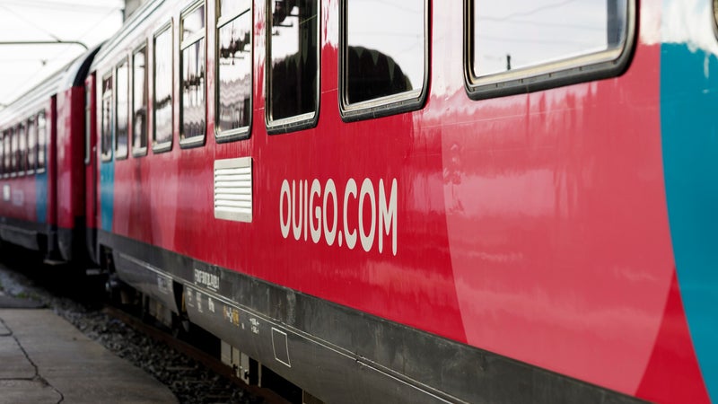 Le train a heurté un obstacle puis été victime d'une rupture d'alimentation électrique: les passagers d'un Ouigo arrivent à Paris au petit matin avec plus de 6 heures de retard