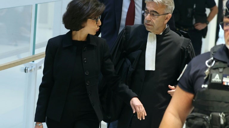 "Atteinte au procès équitable", "embarras": au procès de Rachida Dati, ses avocats accusent la justice d'être responsable de l'absence de Carlos Ghosn