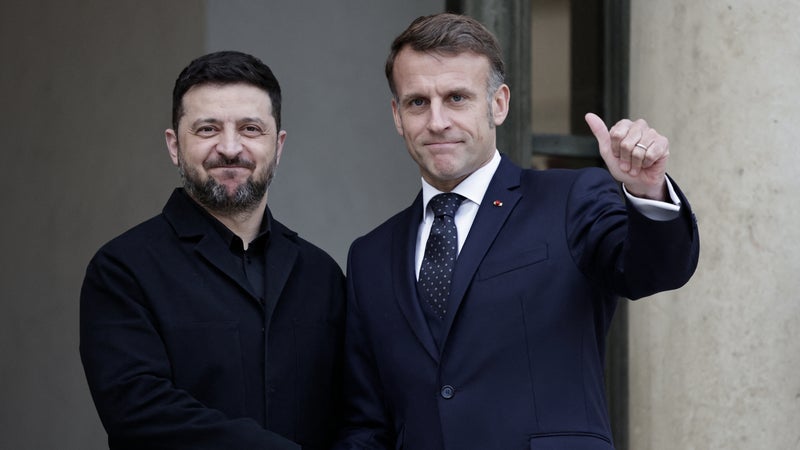 "La France continuera de prendre ses responsabilités": Emmanuel Macron assure qu'il est "capital" de donner les moyens à l'Ukraine de se défendre