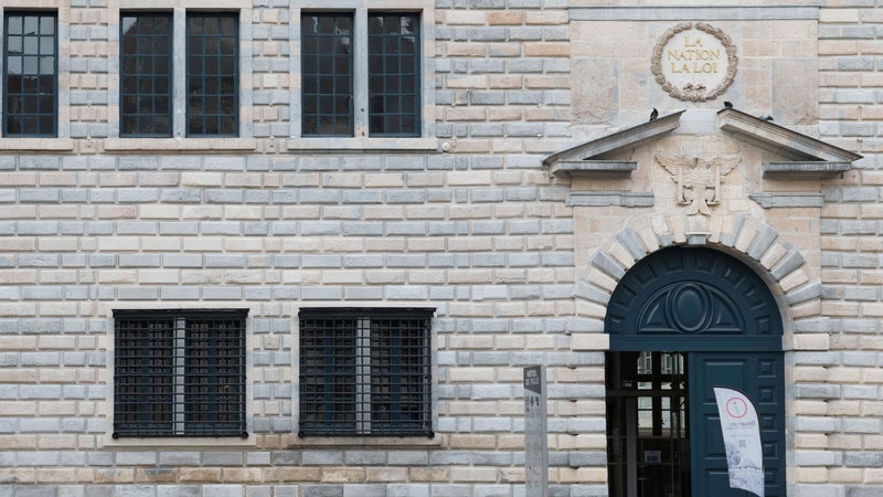 Violences du 17 octobre: un appel au rassemblement lancé devant la mairie de Besançon ce lundi