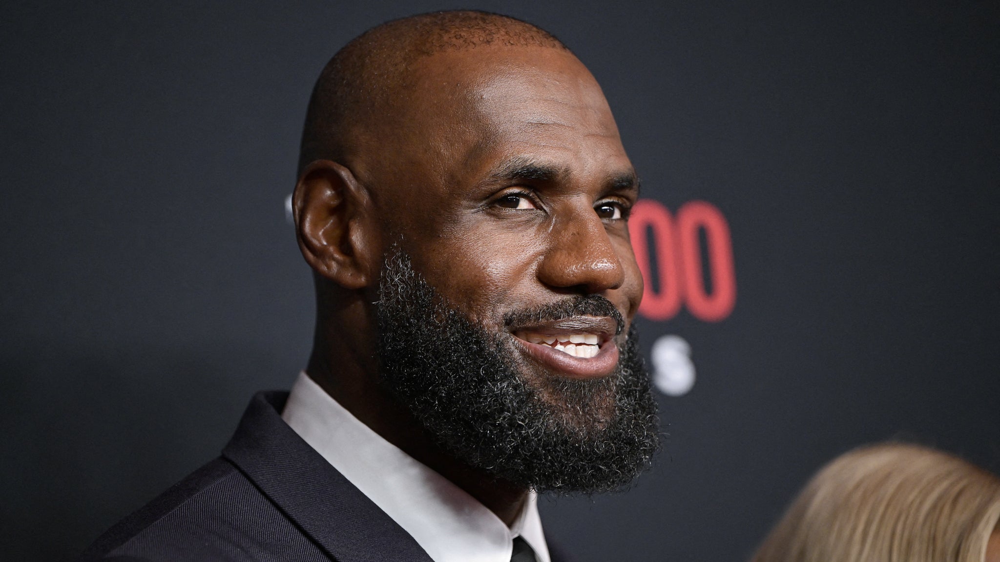 https://io-fsly-bfmtv.cdn.nextradiotv.com/FIwoRxXMO4ifPEk9VDrWXRXDaM4=/0x38:2048x1190/images/LeBron-James-le-16-juillet-2026-2355813.jpg