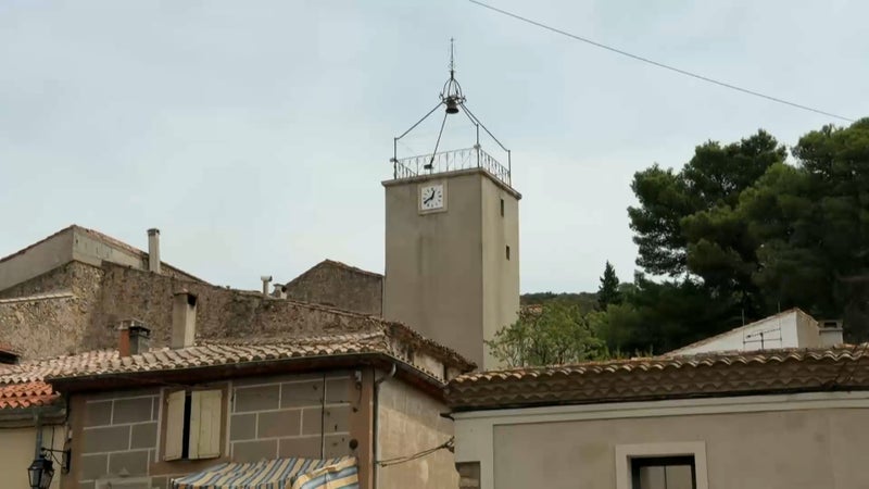 Une cloche qui sonne 334 fois par jour: un village dans l'Aude se déchire autour de ces nuisances sonores