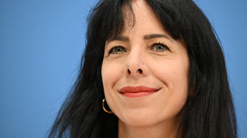 Qui est Elif Eralp, figure de la gauche radicale arrivée en tête des élections à la mairie de Berlin?