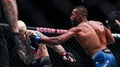Salahdine Parnasse (à droite) face à Dan Hooker, à l'UFC Paris, le 6 septembre 2026