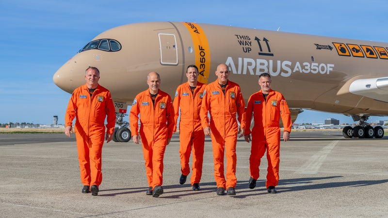 Il peut transporter 111 tonnes de colis, smartphones ou médicaments: l’A350F d'Airbus décolle pour la première fois de Toulouse pour défier Boeing et ses 70% du fret long-courrier