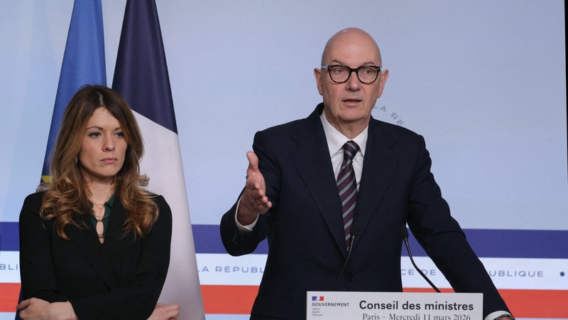 "La situation des finances publiques ne nous semble pas permettre ce type de mesure": le gouvernement reste "défavorable" à un plafonnement des prix à la pompe ou à une baisse de la fiscalité