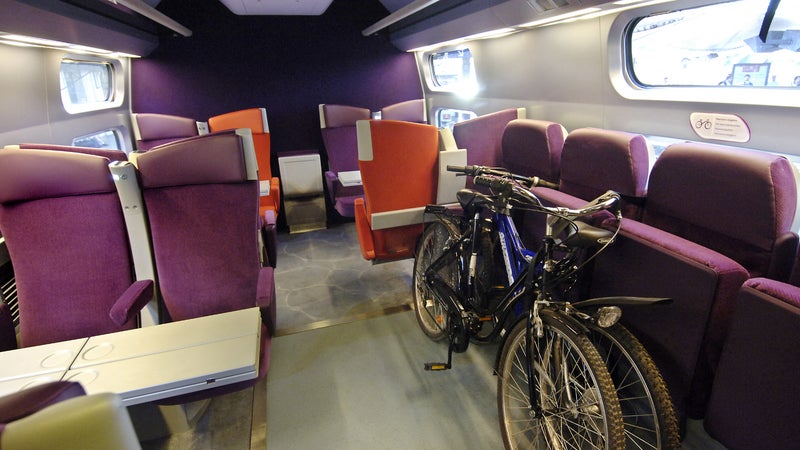 Trop encombrants, certains vélos, gyropodes et autres fatbikes ne seront plus autorisés dans les TGV de la SNCF à partir du 13 décembre