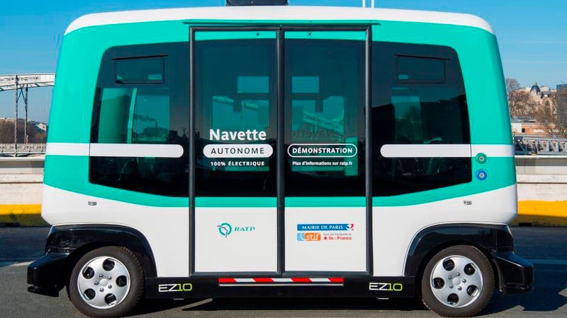 Valérie Pécresse veut faire rouler une centaine de navettes autonomes d'ici 2030, accessibles avec le pass Navigo