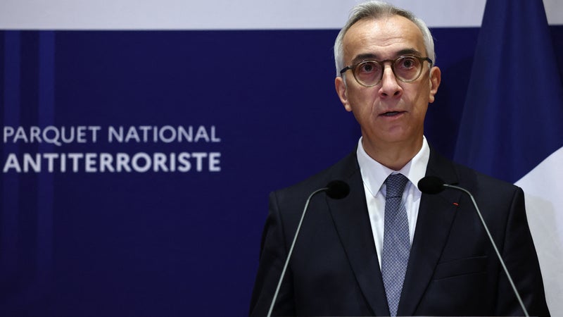 Pas d'adhésion à un parti politique, volonté d'"infiltrer les gauchistes": ce qu'a dit le suspect de l'attentat raciste de Trappes lors de sa garde à vue